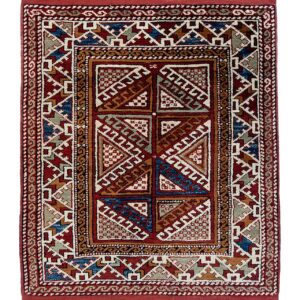 LOT.1 Antik Bergama Halısı 100+ Yaş 105 x 136 cm
